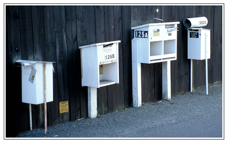 'Projekt Zwei: Briefkästen und Mailbox, Neuseeland.' von Kurt Salzmann