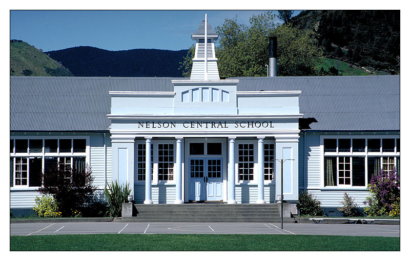 'Nelson School' von Kurt Salzmann