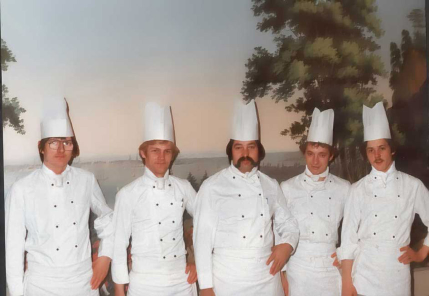 Kurt Salzmann, Helmut Reiter, Ronland Wüthrich - Eidgenössisch Diplomierter Küchenchef, Markus Meier, Rolf Eicher. Im Hotel Speer Rapperswil SG, 1979.