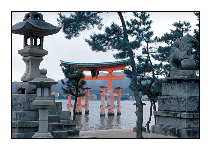 'Itsukushima-Shrine, Japan.' von Kurt Salzmann
